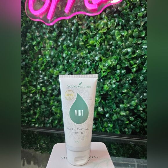 Young Living Mint Green Facial Scrub - Picture 1 of 2